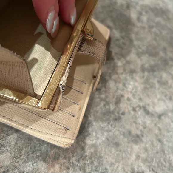 Louis Vuitton wallet - Picture 9 of 11